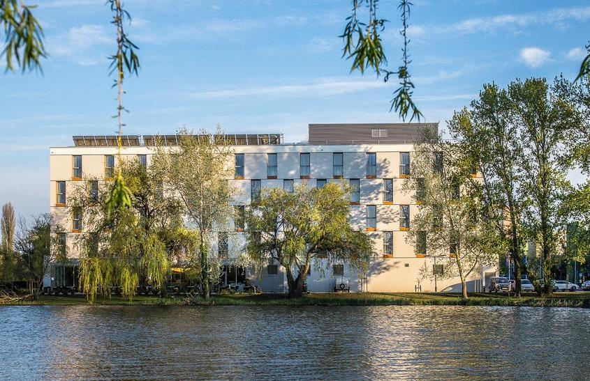 BEFEKTETÉSI PORTFOLIÓ LAKESIDE HOTEL Elhelyezkedés 8000 Székesfehérvár, Ligetsor 50A Bruttó terület 4.