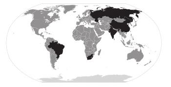 DR. FRIGYESI VERONIKA: ÚJ NEMZETKÖZI SZERVEZŐDÉSEK, SZÖVETSÉGEK 43 MELLÉKLET BRICS Ország 2013 GDP (milliárd US$) Világ 73 982 Európai Unió 17 372 USA 16 800 Japán 4 902 Dél-Korea 1 222 BRICS 15