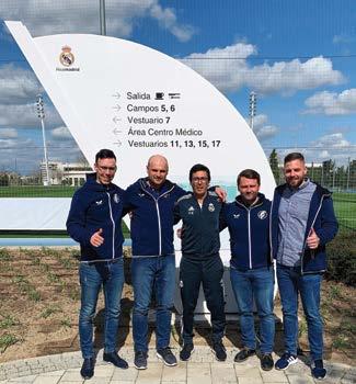 A REAL MADRIDNÁL Tavaly októberben akadémiánk igazgatója, Takács Mihály és Papp Bence nemzetközi kapcsolatokért felelős igazgató folytatott tárgyalásokat Emilio Butraguenóval, a Real Madrid