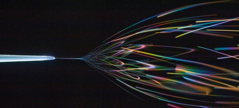2. ábra A Taylor-kúp szimulációja [12] 2.2. Instabilitások A két elektróda között található polimer oldatra nagy elektrosztatikus erők hatnak, amelyek az oldat felszínének megváltozását eredményezik: