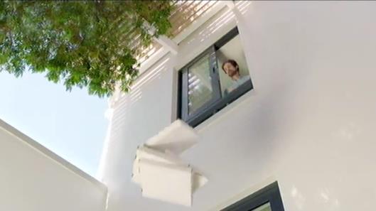 5.16. Persil Duo Caps elfogadható A filmben hangsúlyos jelenet, hogy a szereplők pizzás dobozokat dobnak ki az ablakon.