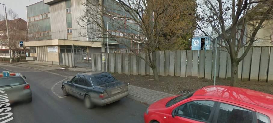 Forrás: Google Street View 2. Beavatkozási pont (Táncsics Rózsafa utcák között tömb) Az érintett terület és közvetlen környezete a város újabb építésű lakóterületeinek egyike.
