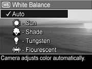 White Balance (Fehéregyensúly) A különféle fényviszonyok a színek különböz árnyalatait hozzák létre. A napfény például kékesebb szín, a beltéri izzólámpás világítás inkább sárgás árnyalatú.