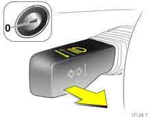 Világítás 141 Ha a vezetõoldali ajtó nyitva marad, a fényszórók két perc elteltével lekapcsolnak.