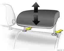 Kikapcsolás: nyomja meg többször a ß gombot, míg a gombban lévõ ellenõrzõlámpa kialszik. Az ülésfûtés csak járó motor esetén mûködik.
