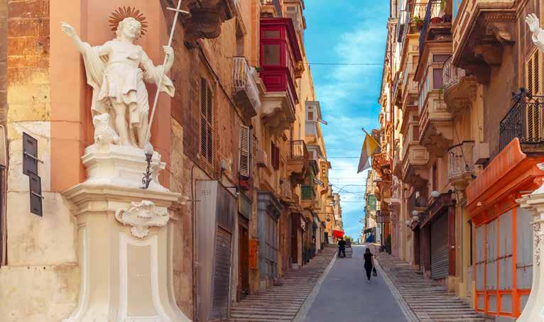 Vallettában temérdek látnivaló: zegzugos kis utcák, templomok, palazzók, szobrok, szökőkutak fogadják a látogatót. szerű, középkori St. Nicholas bazilika.