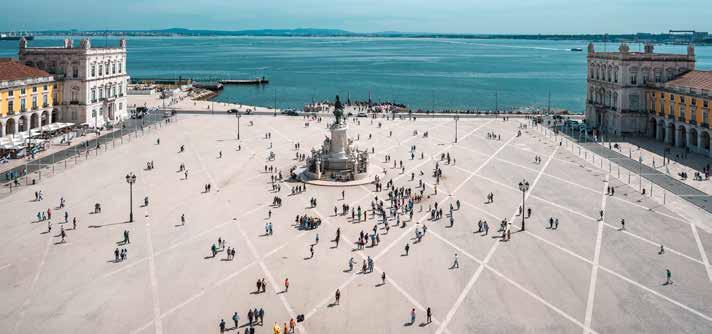 Casablanca Lisszabon az ország gazdasági- és haditengerészeti központja. A város szívét az V. Mohamed tér jelenti, ahol a tradíció és a modern stílus keveredik.