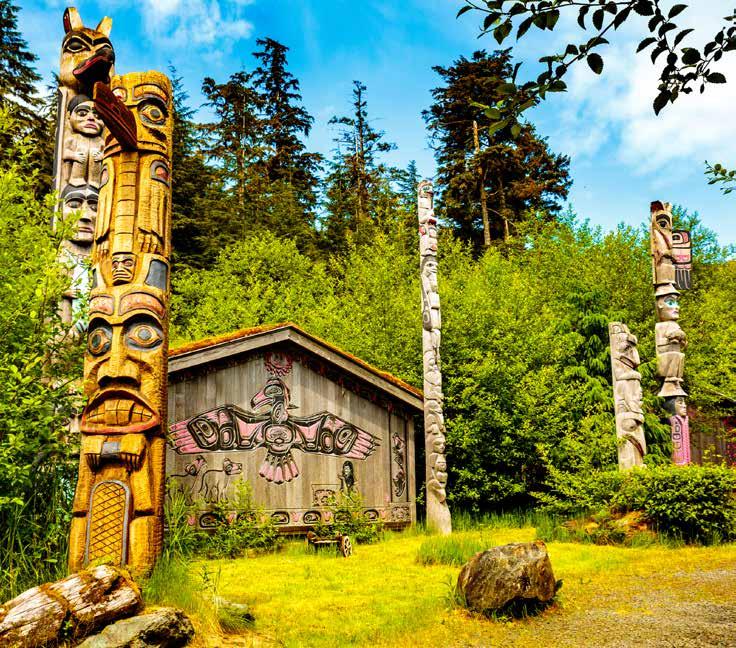 Az alaszkai indiánok faragott totemoszlopai nemcsak spirituális jelentőséggel bírnak, de az indiánok törzsben betöltött szerepét is kifejezhetik. helyi kultúrába és a történelembe.