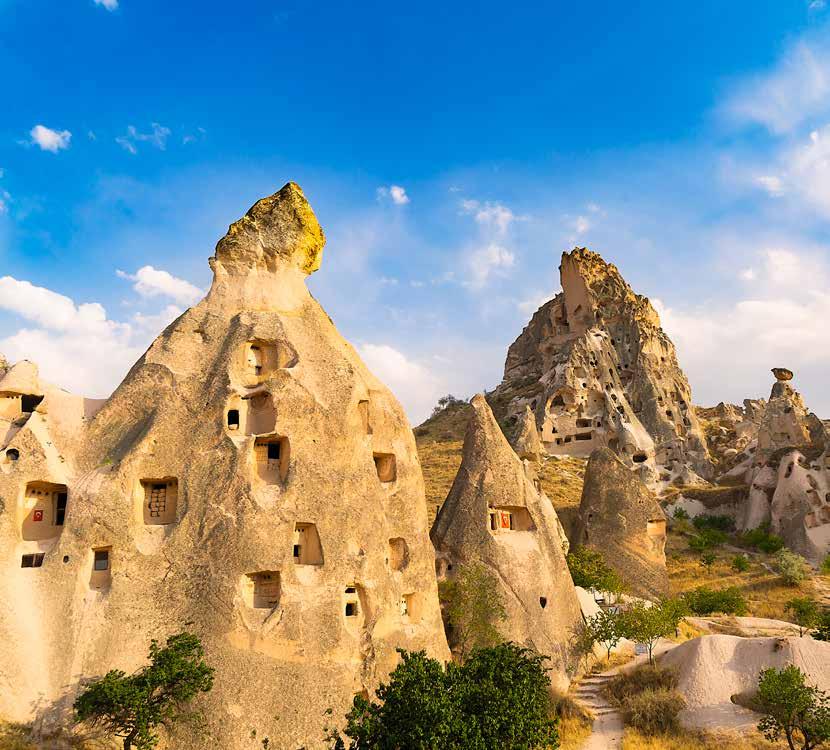 Törökország Kappadókia csodái körutazás ANKARA ANTALYA UCHISAR GÖREME KAYMAKLI 1. nap Budapest Ankara Elutazás Budapestről a reggeli órákban menetrend szerinti repülőjáratokkal, átszállással Ankarába.