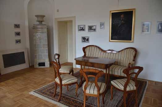 Grassalkovich után a kastély a cukorgyáros és művészetpártoló Hatvany-Deutsch család birtokába került. Az emeleti dísztermet eredeti pompájában restaurálták a Magyar Nemzeti Múzeum munkatársai.