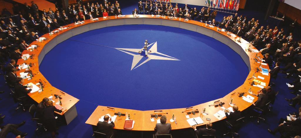 A NATO-kerekasztal NATO Béke Egyrészt a szövetség az éles hidegháborús szembenállás mellett is biztosította a transzatlanti térség békéjét, nemzetközi szinten pedig segítette a nagyhatalmakat