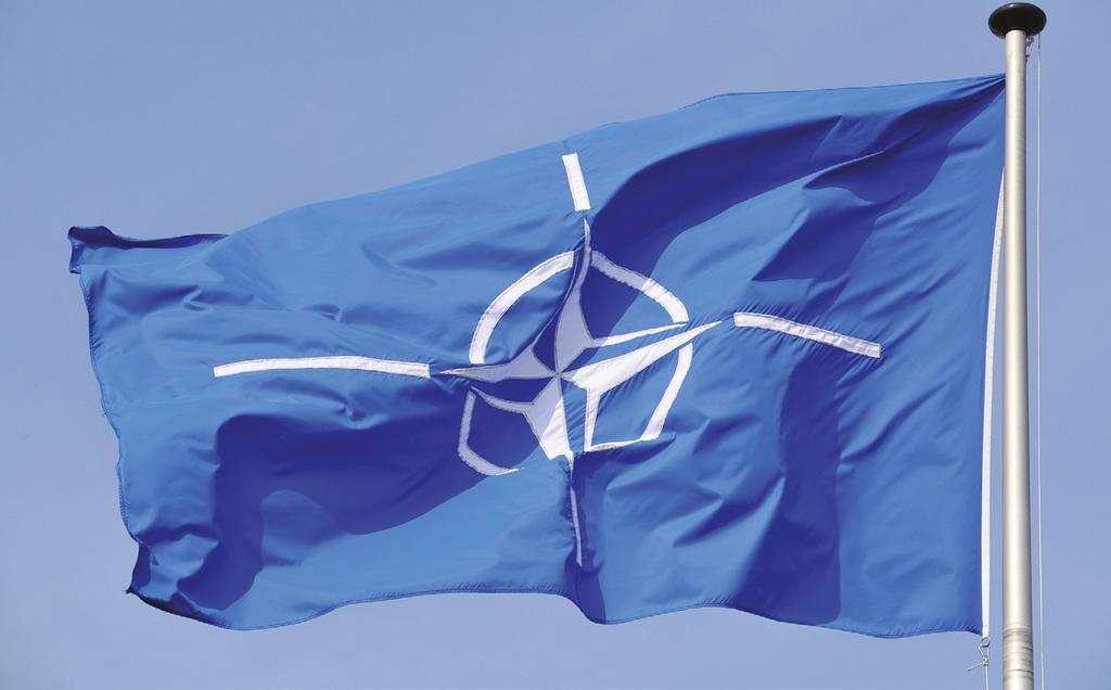A NATO zászlaja NATO szembesül, közöttük gyakran olyanokkal is, amelyek kezeléséhez és elhárításához csupán hozzájárulni képes.