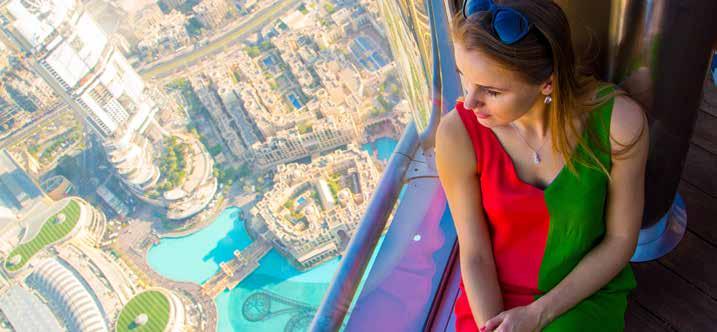 a kultúra és a modern világ harmóniája látható: a csillogó felhőkarcolók, a Burj Al Arab Hotel mellett a Madinat Jumeirah Hotel, amely egy ősi arab erőd korhű átalakítása.