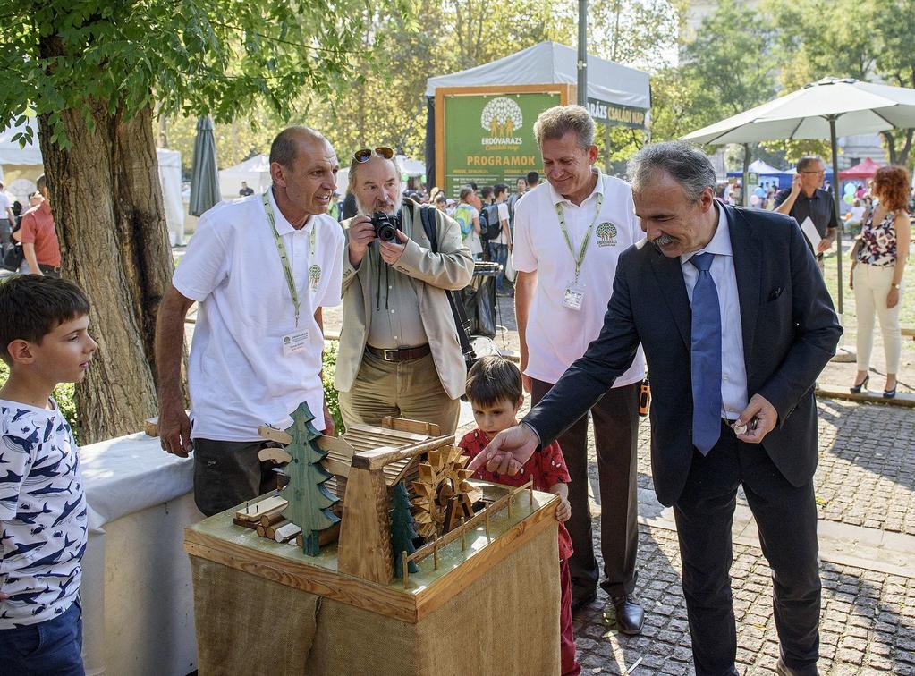 "A célunk, hogy megismertessük, megszerettessük az erdőket a gyerekekkel" Jó látni, hogy egyre több oktatási intézmény nemcsak tankönyvekből tanítja a gyerekeket.