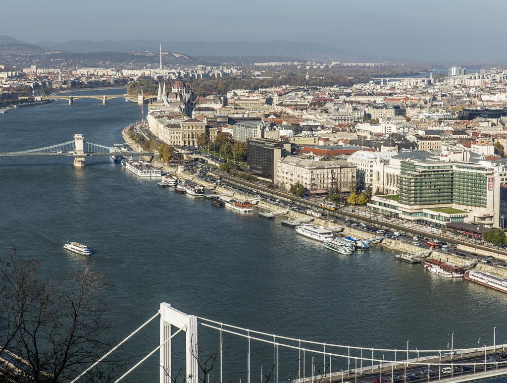 PROJEKT \ PROJECT: DUNA-PARTOK MEGÚJÍTÁSA \ DANUBE-WATERFRONT REGENERATION SZERZÖK