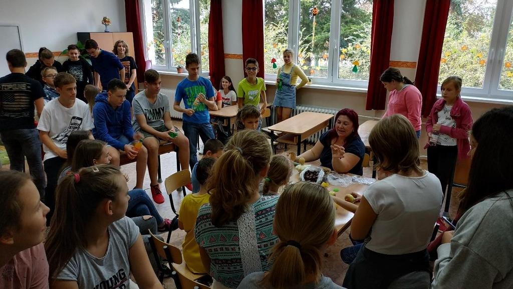 Bős - Vízierőmű Csallóközcsütörtökön meglátogattuk a helyi magyar alapiskolát, ahol személyes tapasztalatokat szereztünk külhoni diáktársaink mindennapjairól.