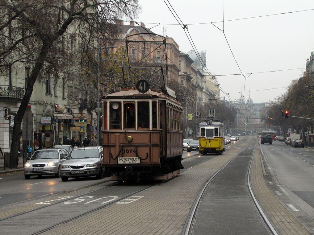 Villamosok előnyben részesítése a jelzőlámpás csomópontokban A villamos bejelentkezés indokoltsága: - Villamosok részére szabad jelzéskép kivezérlése - Összehangolt rendszerekben a villamos hangolt