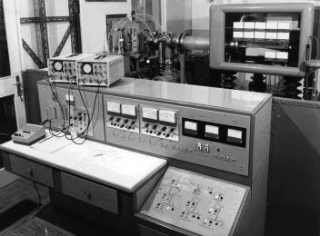 70-es évek közepétől már megkerül hetet lenül igényelte az integrált áramköröket, amelyeket miniatürizálódó mére teik következtében már nem is lehetett vol na a kezdeti diffúziós, ötvözéses