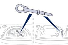 Gépjármű vontatása A saját vagy más gépjármű levehető mechanikus eszköz segítségével történő vontatásakor az alábbiak szerint kell eljárni.