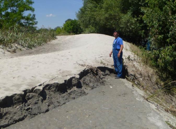 A Duna folyó a szabályozások előtti ősállapotában a szállított hordalékot az árterületeken rakta le, majd a töltések megépülésével a vízszállítás eltekintve a töltésszakadásoktól és így a hordalék