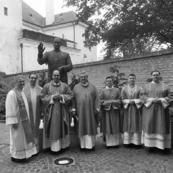 4 Szeressétek egymást Életünk egyetlen célja odaadni önmagunkat Istennek a ránk bízottakért Apor Vilmos-ünnep Győrben Május 23-án Székely János szombathelyi megyéspüspök mutatott be ünnepi szentmisét