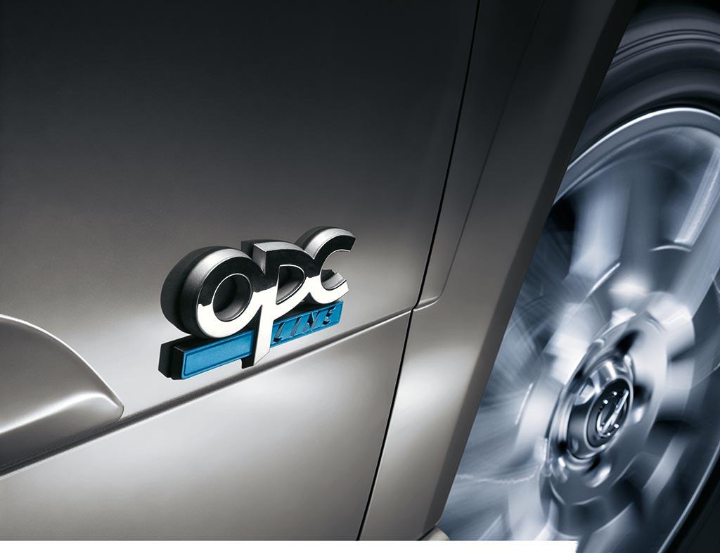 Csiszolt alumínium lemez Opel logóval Egy egységként rendelhető 5-csavaros kerekekhez Stílus és OPC Line Belső dizájn csomag