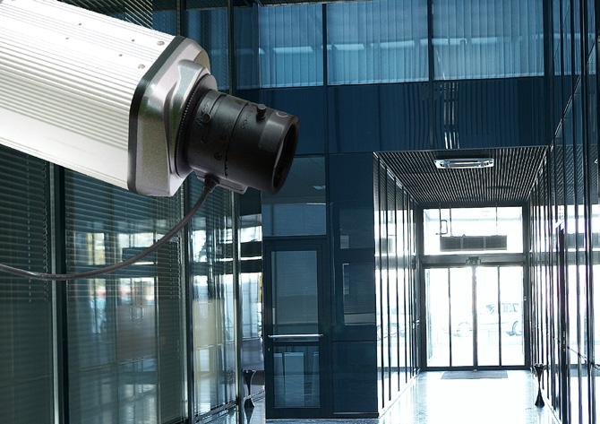 DVRs and NETWORK cameras Live video review of up to 72 concurrent cameras per client PC Managed, indexed storage of H.