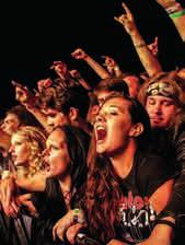 Dupla nagyszínpadon, külön rockmetal és alter-pop színpadokon dübörög a zene a több tízezres tömeg örömére. RENDEZVÉNYEK augusztus 1-3.