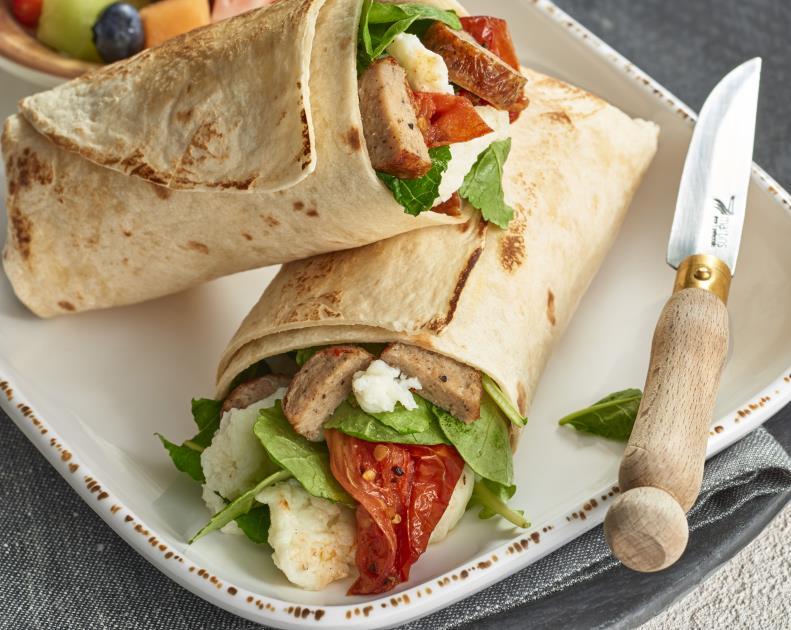 S O C I A L B I T E S CHICKEN QUESADILLA HUF 3 750 Chicken, vegetables, sour cream, guacamole, salsa, jalapeno Csirkehús, zöldségek, tejföl, avokádókrém, salsa, jalapeno paprika VEGETARIAN QUESADILLA
