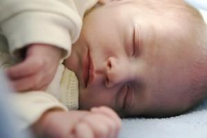 1. Az önállóság fejlődése 0-5 hónapos korig Az újszülöttkor teljesen felhőtlen a baba számára: 6 hetes korig szinte úgy érzi, mintha egy lenne az édesanyjával.