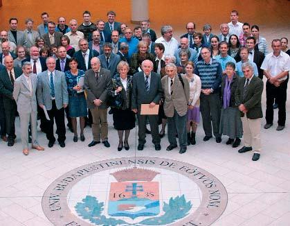 Hollósi Miklós 70 éves Az ELTE TTK Kémiai Intézetének Bruckner Győzőről elnevezett termében köszöntötték Hollósi Miklós professzort, az MTA rendes tagját 70.