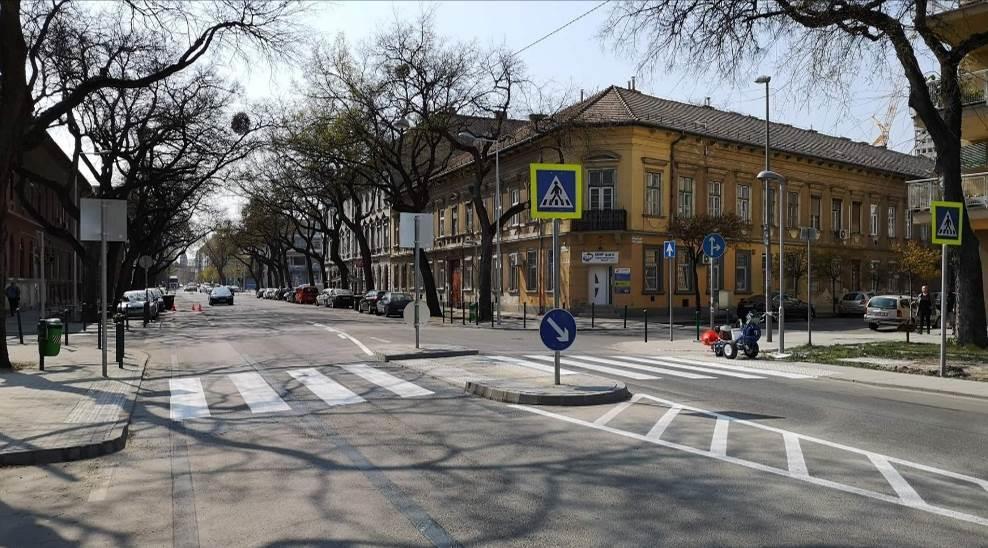 szakasza, a Göncz Árpád városközpontban lévő parkoló felújítása, a Paszomány utcai parkoló felújítása a Béke utca - Keszkenő utcai bekötőútig, a Vőlegény utca Gyöngyösi utca Mosoly utca közötti