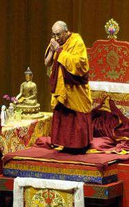 Interjú Balogh Zsolttal a Dalai Láma látogatásával kapcsolatban A szeptember 18-19-i hétvégén Őszentsége a Dalai Láma kétnapos tanítást, illetve meghatalmazást adott a budapesti Papp László