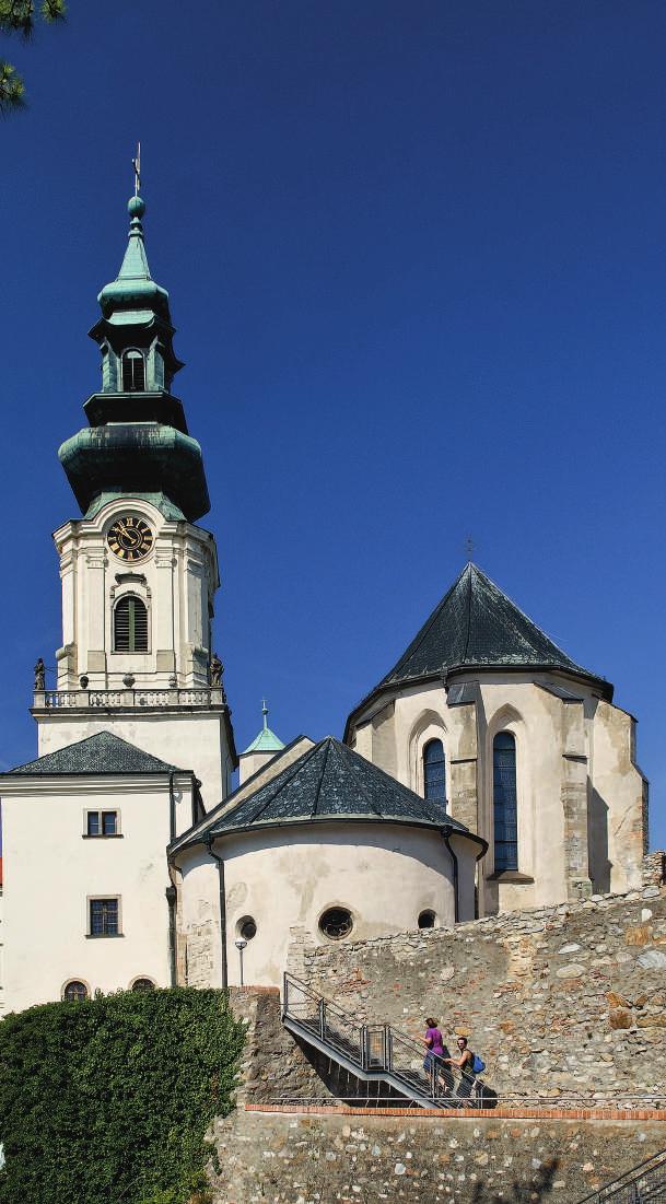 Nyitrán székelt Pribina fejedelem, aki a városban az első keresztény templomot építette és szenteltette fel Szlovákiában (828 körül).