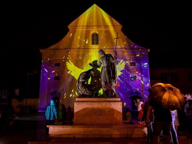 2018. november 30. Hírlevél A Szombathelytől 1500 kilométerre fekvő Tours püspökeként szentté vált Szent Márton hatása döntő volt a keresztény Magyarország kialakulásában.