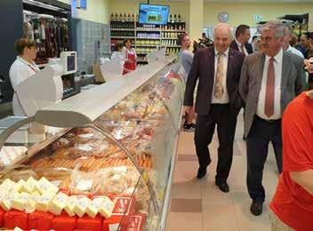 2 Tájékozottnak lenni jó! szentesiélet 2019. június 24. Halupa B. Eszter A Hunor Coop üzletei egyre szexisebbek A HUNOR COOP ZRt.