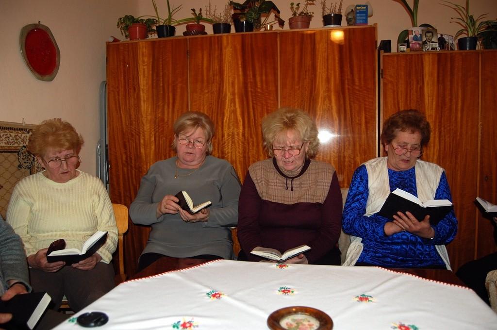 Gyülekezetünkben történt események februárban - 2010. február 2-án, kedden folytatódtak a háziköri alkalmak gyülekezetünkben. A III.