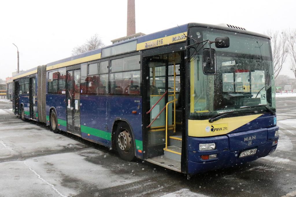 EURO-3 Jármű futo km: 846 936 Motor: MAN D2866LUH23 Teljesítmény: 190 kw Motor km: 846 936 Sebességváltó: Voith D854.