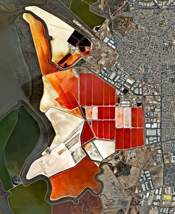 SZÍNEK - DINAMIZMUS Salt ponds San Francisco Bay, California, USA só lepárló tavak, amik a szivárvány szinte minden árnyalatában