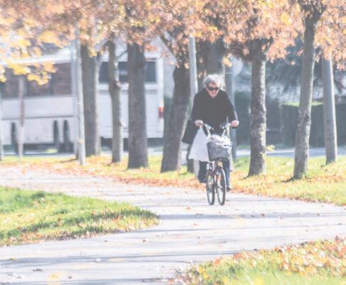 Hozzátette: a Még jobb kezekben elnevezésű pályázat keretében másfél milliárd forint áll rendelkezésre annak elősegítésére, hogy a bölcsődei szakemberek közül minél többen szerezzenek felsőfokú