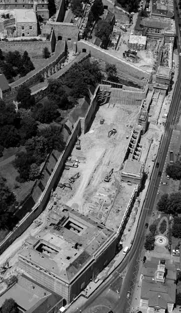 A Várkert Bazár területe az ásatásokkal (légifotó: Civertan Stúdió) The area of the Várkert Bazár with the excavations (aerial photo by Civertan Stúdió) pared to the previous year.