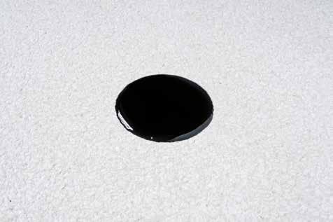 A piacon számos tisztítószer is kapható, melyek az erősen szennyezett beton burkolatok felületeinek tisztítására alkalmasak.