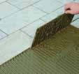 Amennyiben a padló lerakása nem azonnal történik, védjük a simított felületet az esőtől, a közvetlen sugárzástól és a hőtől.