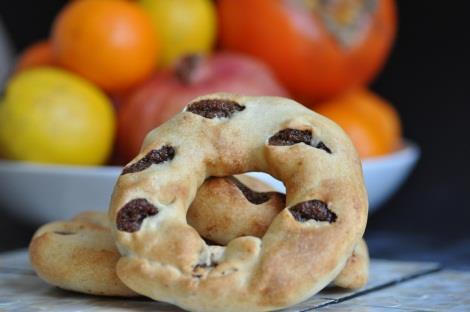 MALTESE CHRISTMAS HONEY/TREACLE RINGS (QAGHAQ TA' L-GHASEL) SAVE P R I N T COOK TIME 30 mins TOTAL TIME 30 mins Makes 16 honey rings. I used honey in this recipe and not treacle. Either can be used.
