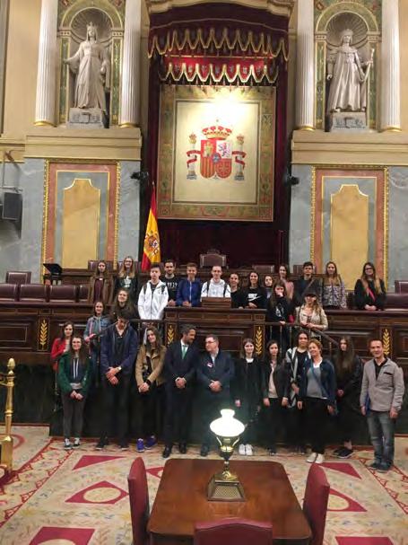 A veszprémi Vetési Albert Gimnázium diákjai a spanyol Parlamentben tettek látogatást Ebben a képzésben a célnyelv nem csak egy tantárgy a sok közül, a cél a