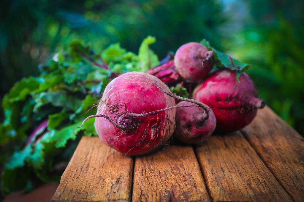 8. Sertészsír 632 kcal, táplálkozási-fitness pont: 73 Kiváló B-vitamin és ásványi anyag forrás. A sertészsír több telítetlen zsírokat tartalmaz, mint a bárány- vagy marhahús, ezáltal egészségesebb. 7. Mángold 19 kcal, táplálkozási-fitness pont: 78 A cékla közeli rokona, levele a kínai kelhez hasonlít.