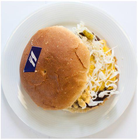 Burger + fries + draught beer or carbonated soft drink (0,5 l) START Burger sau Burger Vegetal + cartofi prăjiți + bere