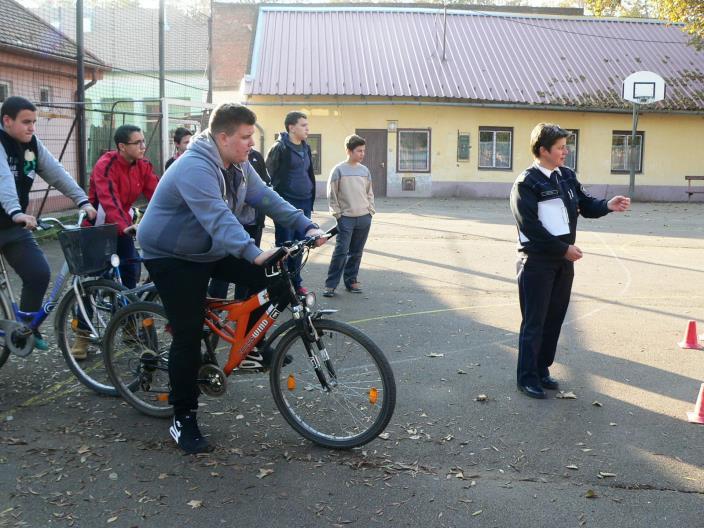 Ez utóbbiak hiányáról a szülők írásban kaptak tájékoztatást.