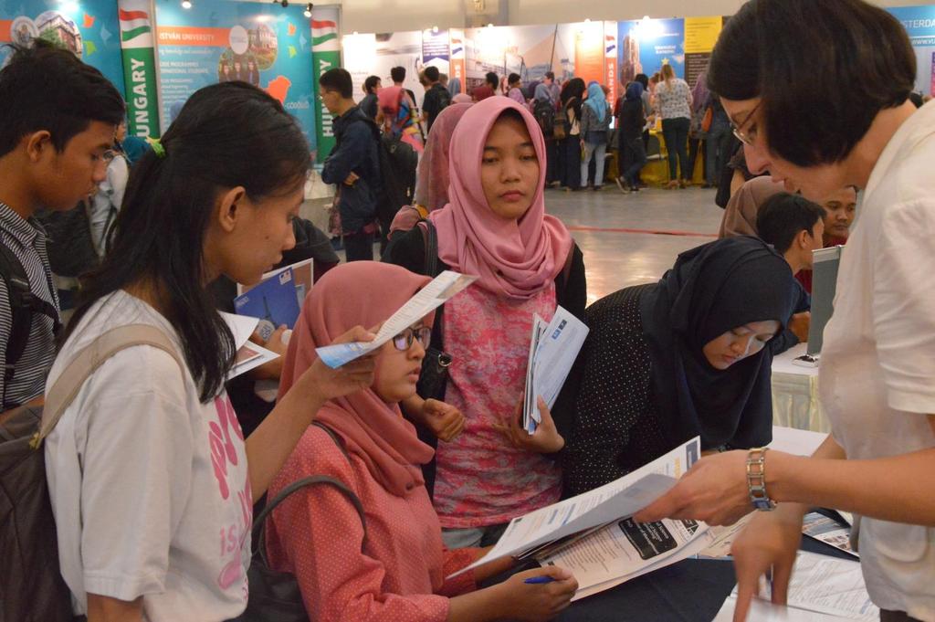 FELKÉSZÜLÉS A HALLGATÓTOBORZÁSRA Stand, technika, optimális feltételek biztosítása Szakmai tevékenység a