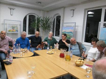 Köszönet dalát, mely Nagykanizsán a Civilek himnusza lett. Az előadásokat Dr.